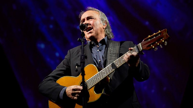 Serrat reprende en un concierto a un espectador que le dijo: "Canta en catalán, que estamos en Barcelona"