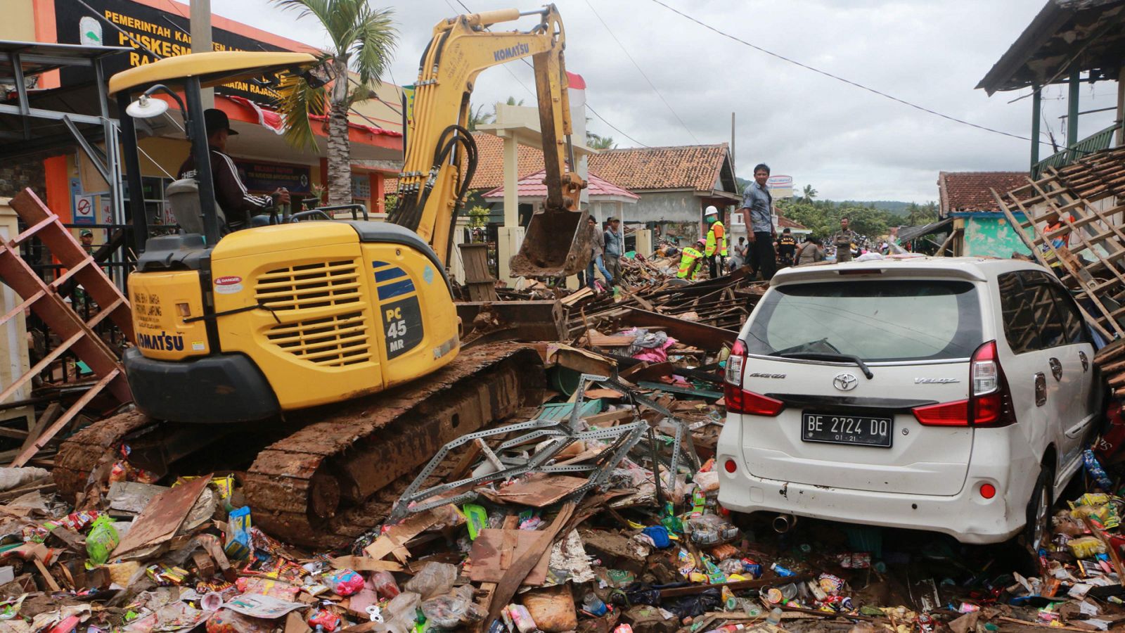 Telediario 1: Más de 200 muertos y cerca de 800 heridos por un tsunami en Indonesia | RTVE Play