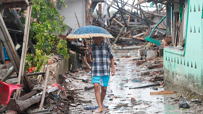 Se eleva a 429 los muertos por el tsunami en Indones