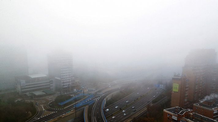 Nieblas localmente persistentes en ambas mesetas y entorno del Ebro