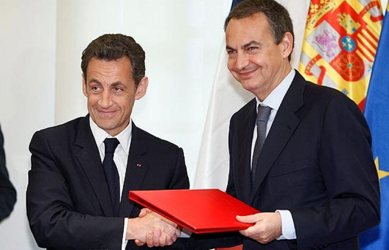 Zapatero explica las medidas que se han tomado en España para la prevención de la gripe porcina.