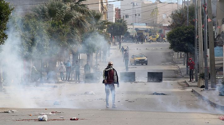 Protestas en Túnez tras la inmolacion de un hombre