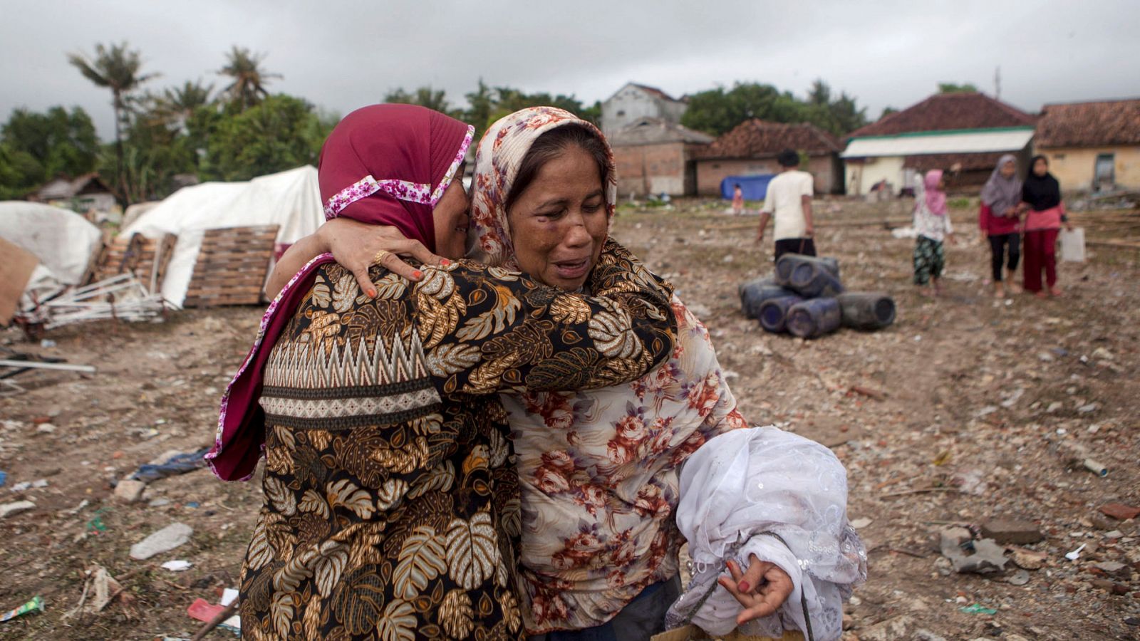 La búsqueda de supervivientes en Indonesia, a vista de dron