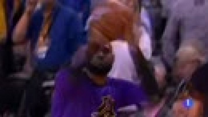 Los Lakers baten a los Warriors pese a la lesión de LeBron; Ricky Rubio anota 14 puntos con los Jazz