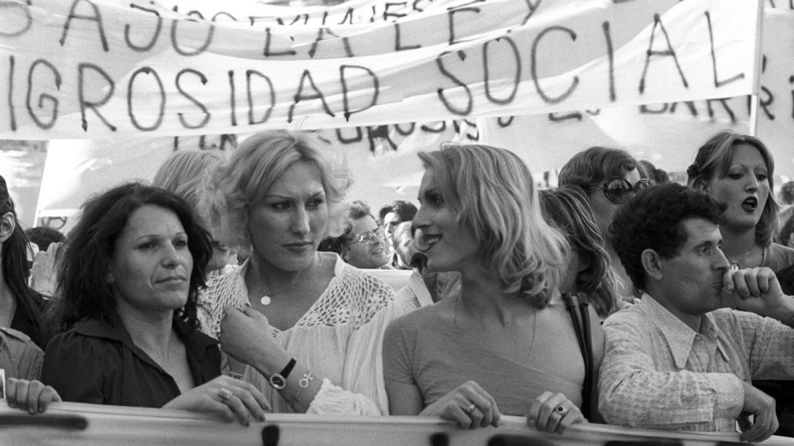 No es una fecha conocida para el colectivo LGTB, pero supuso la primera piedra para "legalizar" la homosexualidad en España. Hace 40 años, el 26 de diciembre de 1978, la democracia "rudimentaria" se hacía un poco más democrática con la modificación d