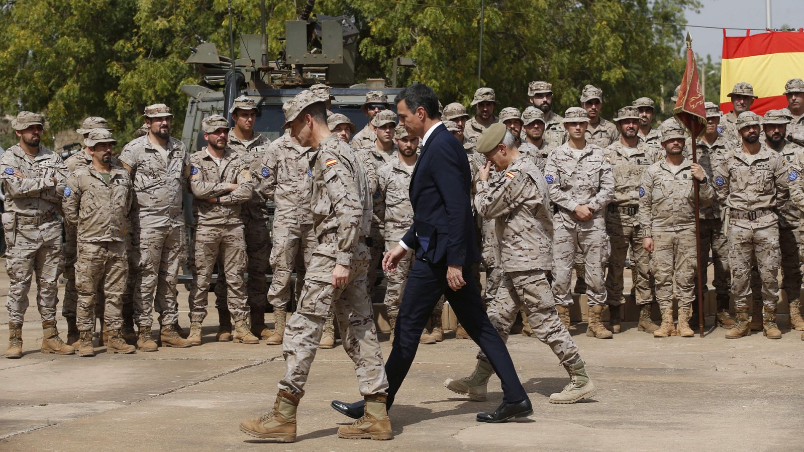 Tropas españolas en Mali: Pedro Sánchez visita a las tropas en Mali - RTVE.es