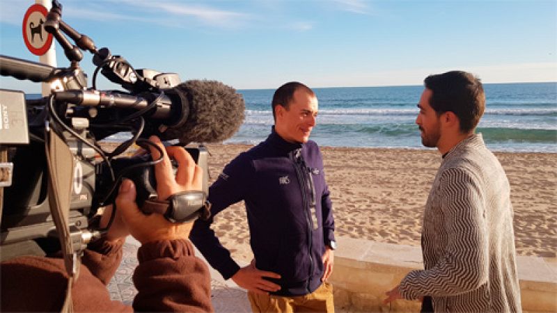 Alberto Contador y Enric Mas, maestro y discípulo, se han sentado ante las cámaras de TVE para hablar de ciclismo y de sus carreras en un cara a cara inédito.