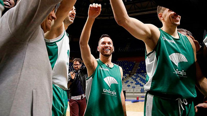 El entrenador de Unicaja presenta a la plantilla a su nuevo compañero y no parece que esté a la altura de una competición como la liga ACB.