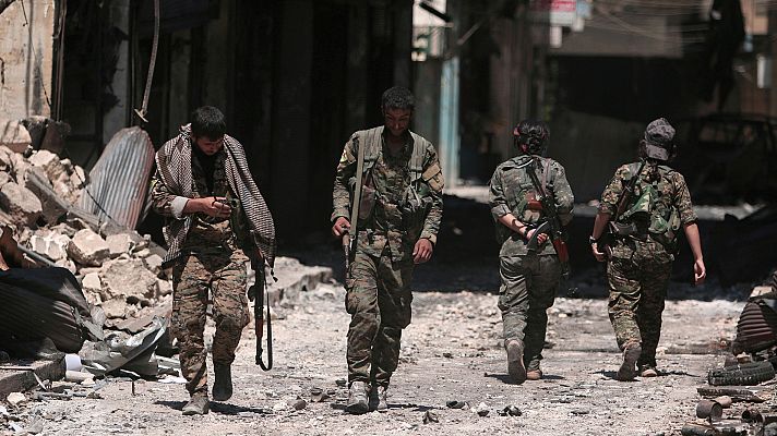 Telediario 1 - Las tropas sirias entran en el enclave kurdo de Manbij