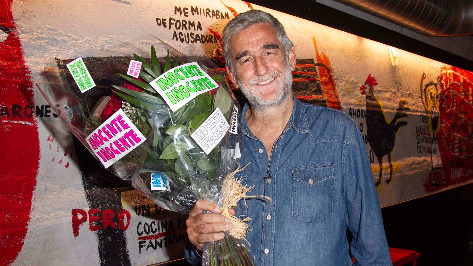 Gala Inocente Inocente 2018 - Juan Iturriaga, presentador de la gala, cae en las garras del programa