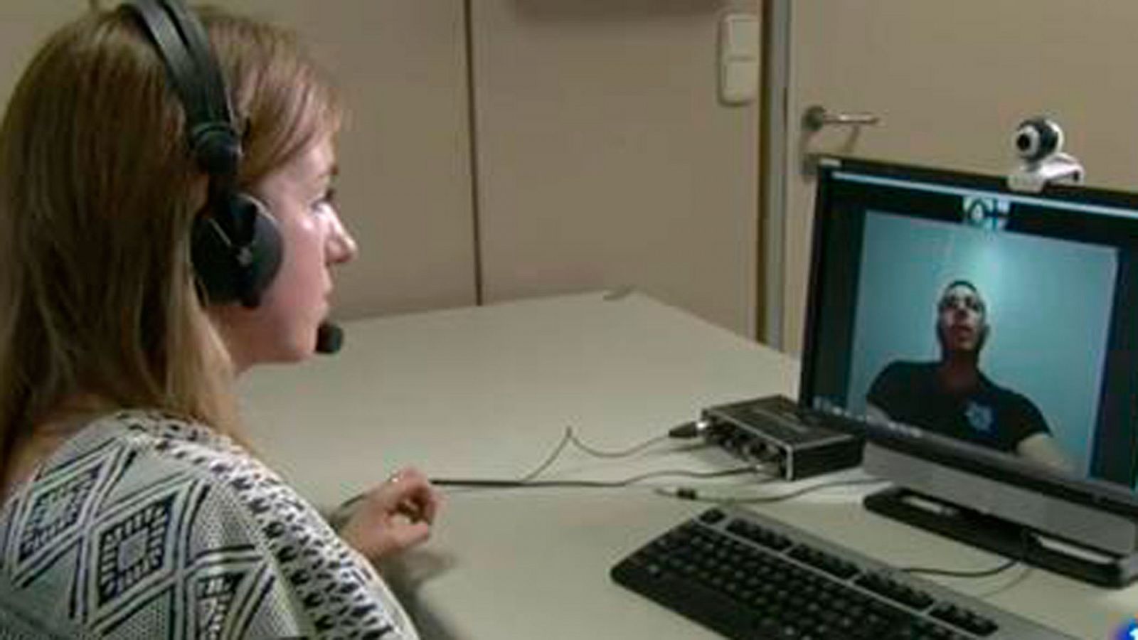 Una ONG crea clases de inglés online y gratis para refugiados