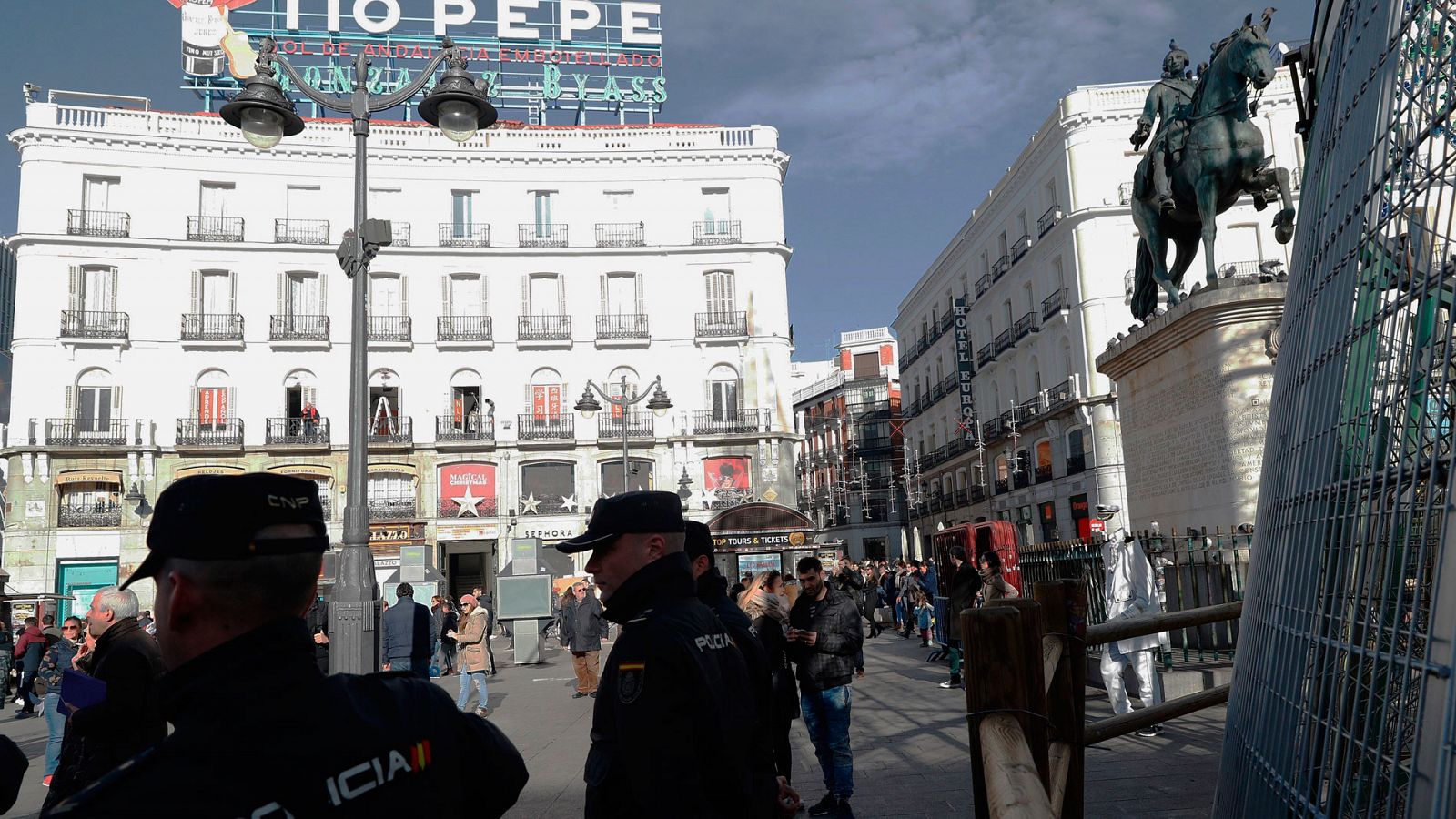 Telediario 1: Las autoridades refuerzan la seguridad en las calles durante la Navidad  | RTVE Play