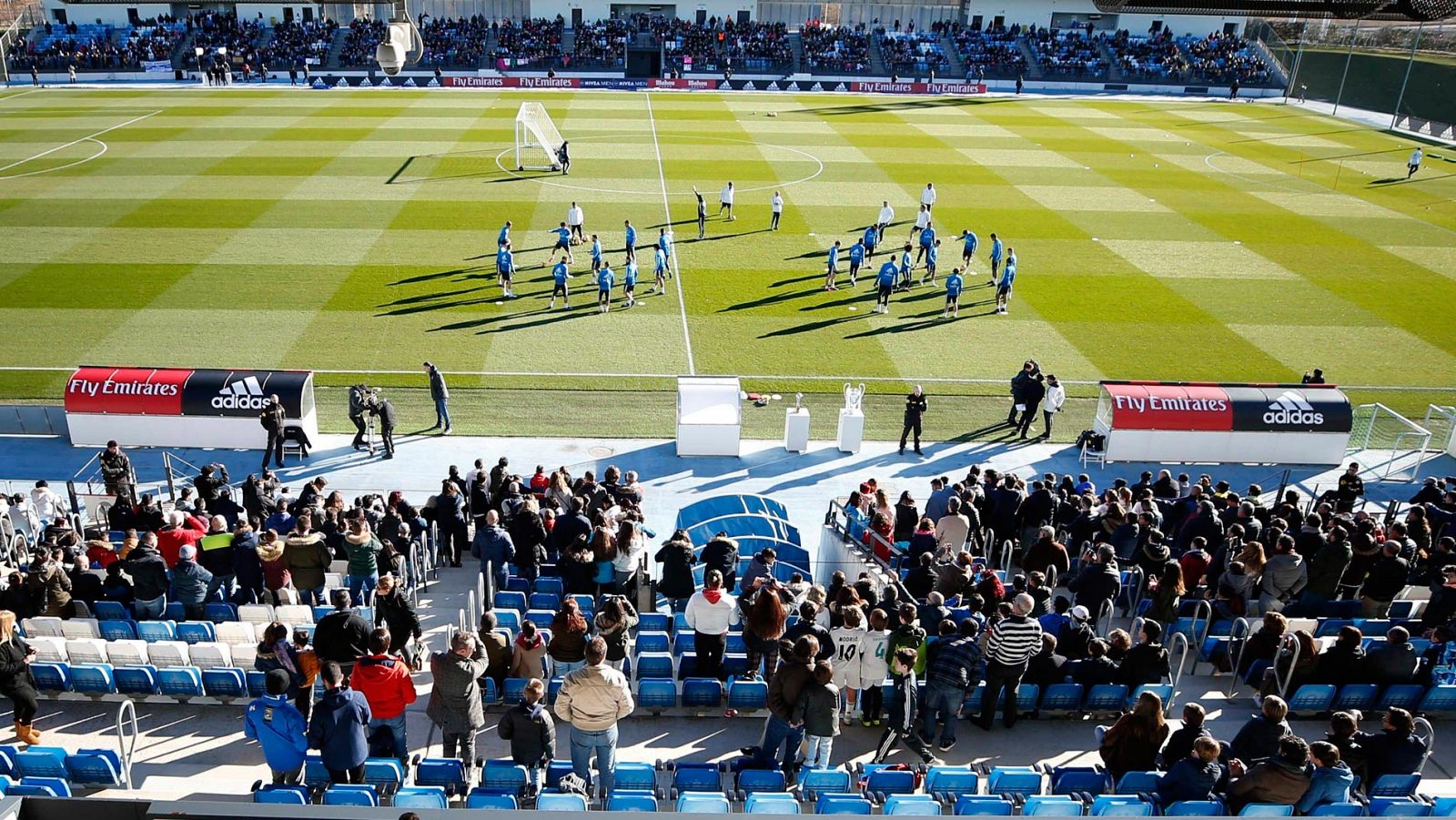 El Madrid cierra 2018 rodeado de aficionados - RTVE.es