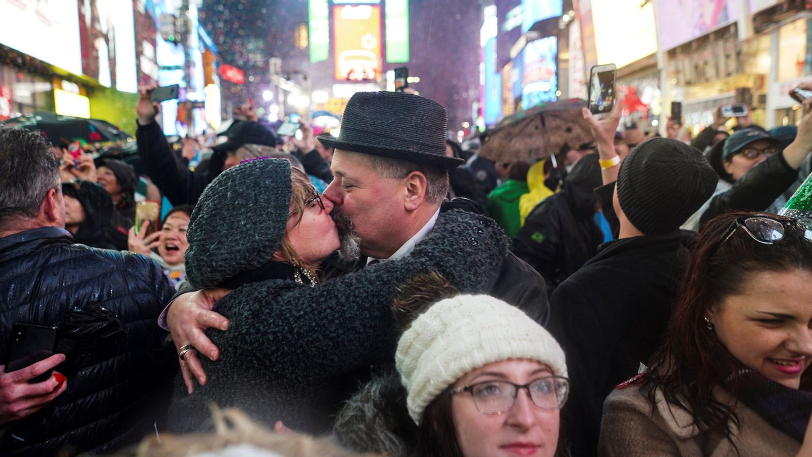 El mundo celebra 2019 con buenas expectativas - Informativo 24h | Ver