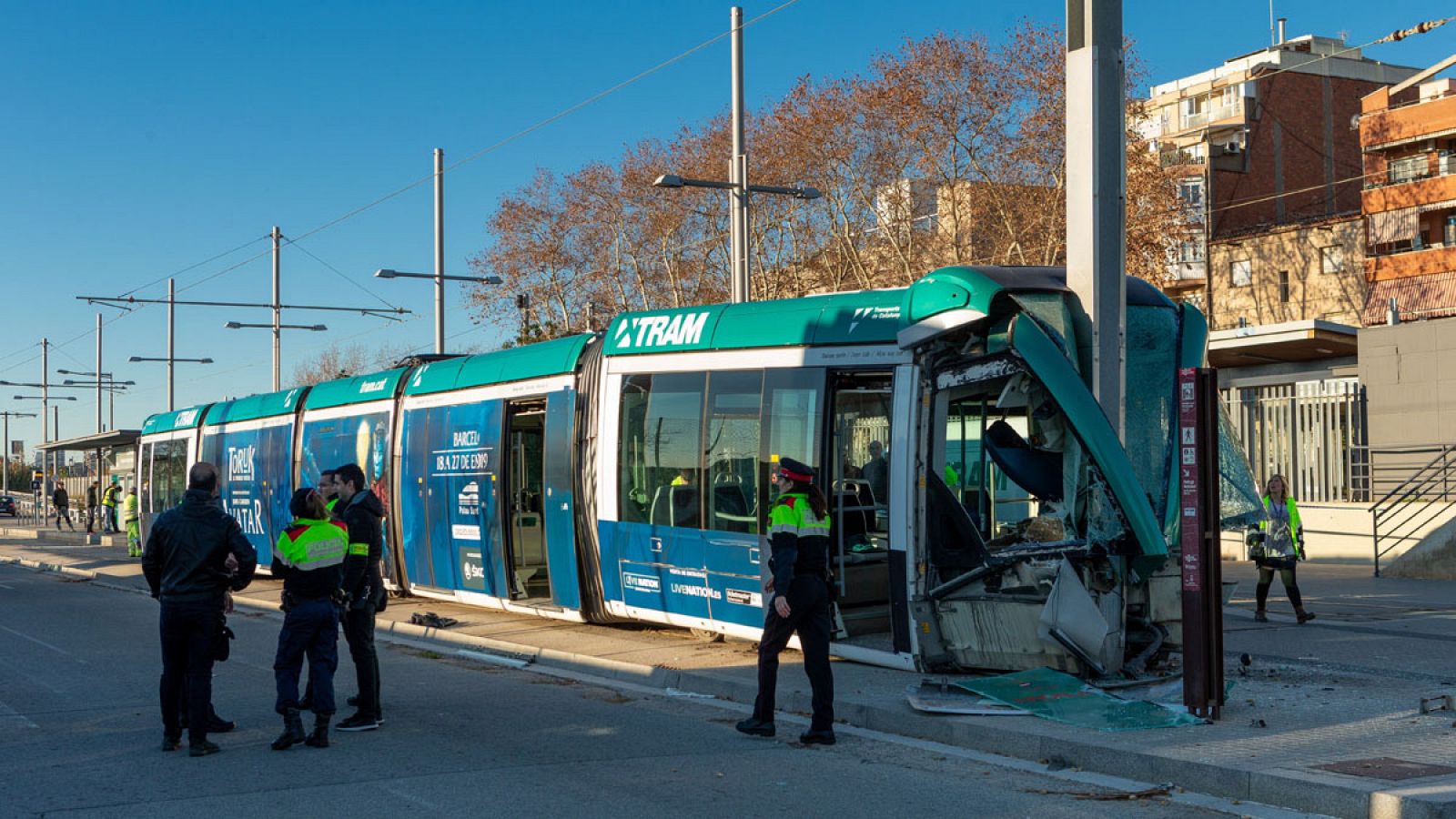 Informativo 24h: El descarrilamiento de un tranvía en Barcelona deja cuatro heridos, incluida la conductora | RTVE Play