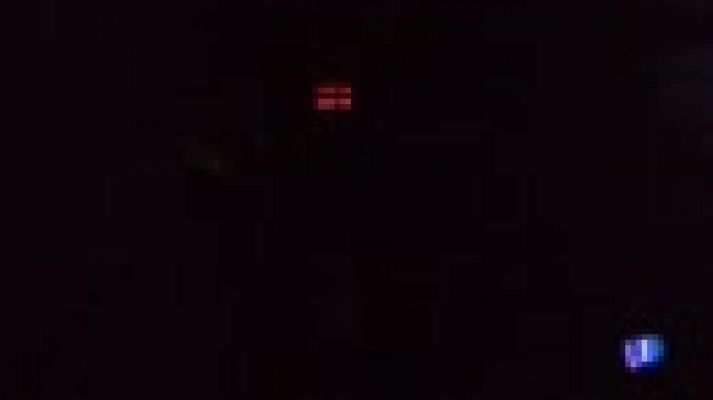 Telediario 1 - Un tren Bajadoz-Madrid deja a los pasajeros en mitad del campo durante horas, de noche y sin luz tras varias averías