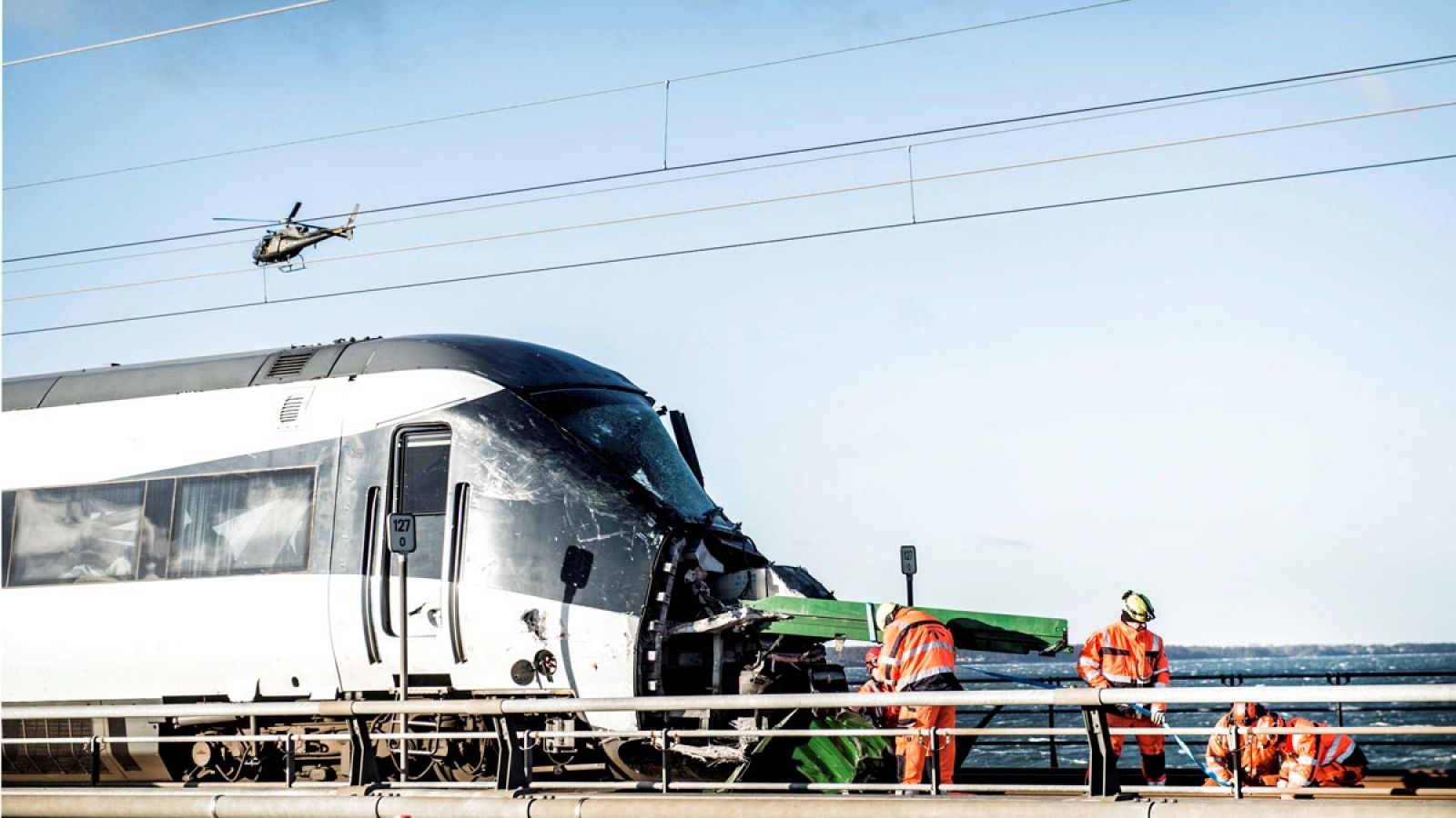 Al menos seis muertos en un accidente de tren en un puente de Dinamarca