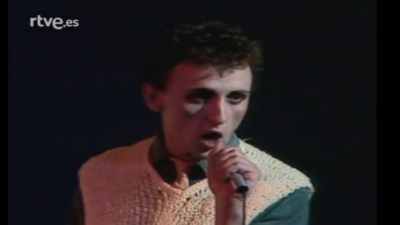 Popgrama - Radio Futura canta 'Enamorado de la moda juvenil' (1980)