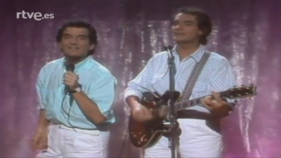 3x4 - El Do Dinmico cantan 'Resistir' (1988)