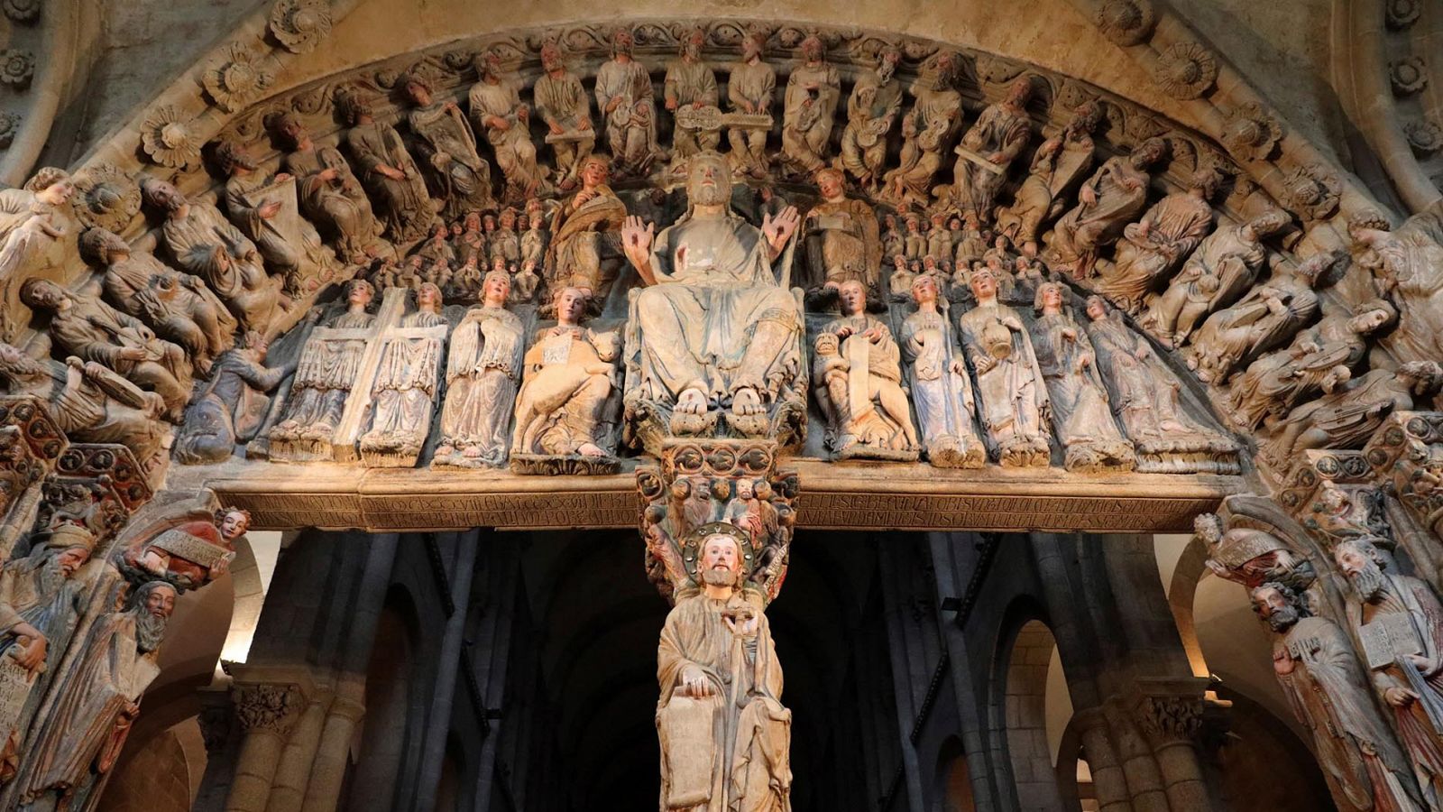 Catedral Santiago de Compostela: El Pórtico de la Gloria reabre sus puertas con un plan de visitas regulado - RTVE.es