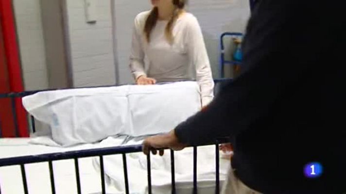 Telediario 1 - Una niña de dos años con la enfermedad de los huesos de cristal podrá caminar