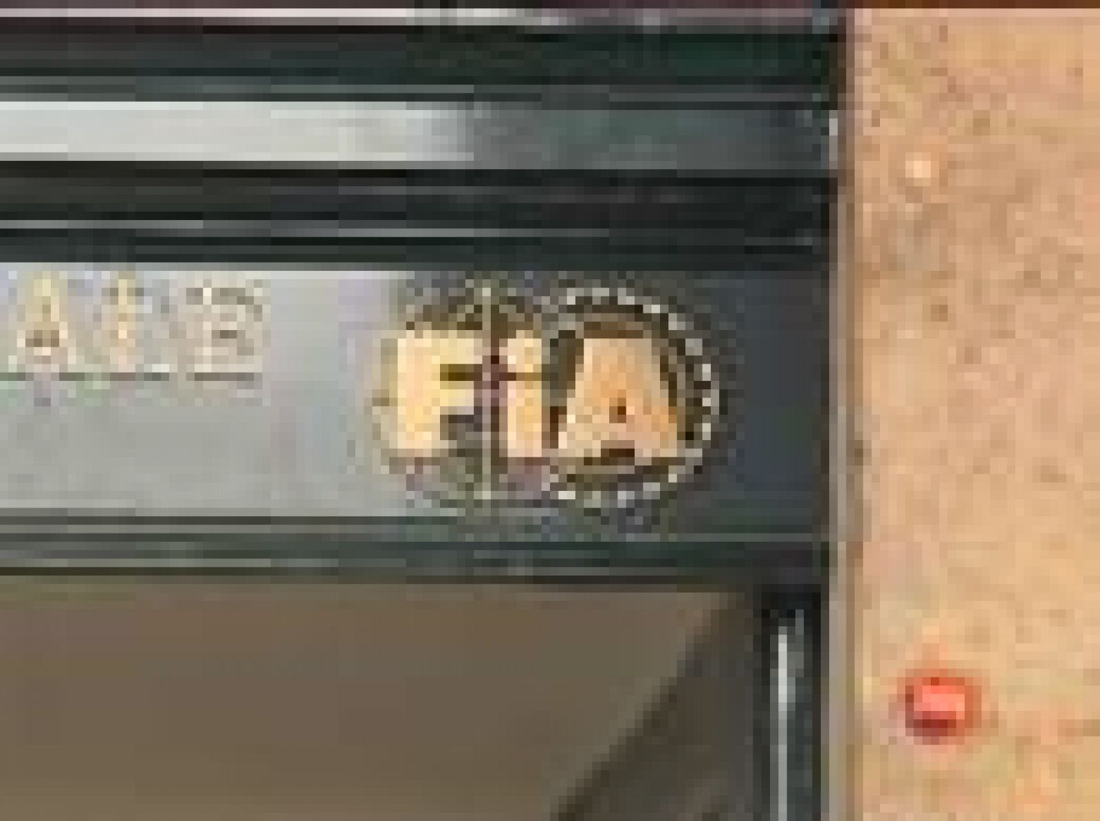 El Consejo Mundial de la FIA ha sancionado, por una parte, a McLaren por mentir a los comisarios del GP de Australia, pero por otra deja la sanción sin efecto por la "buena voluntad" mostrada por la escudería.