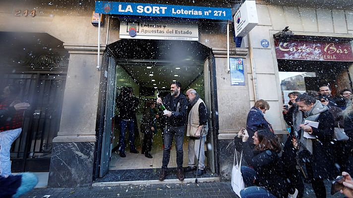 Informativo 24h - La administración de lotería 271 de Barcelona reparte íntegramente el primer premio del sorteo del Niño