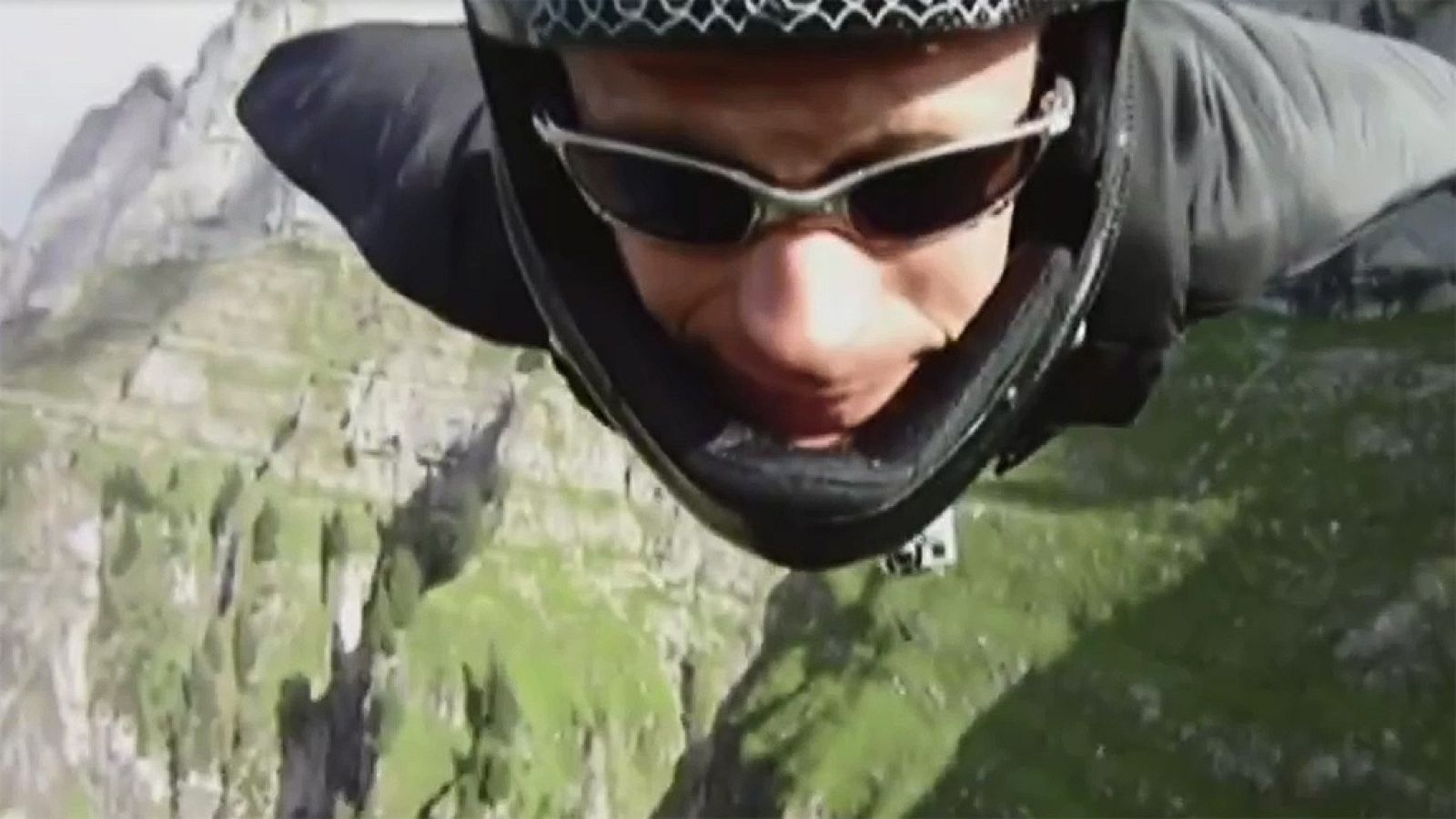 El hombre pájaro levanta el vuelo | Ver