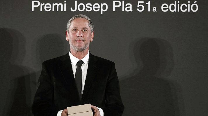 Informativo 24h - Guillermo Martínez gana el 75 premio Nadal con la novela 'Los crímenes de Alicia'