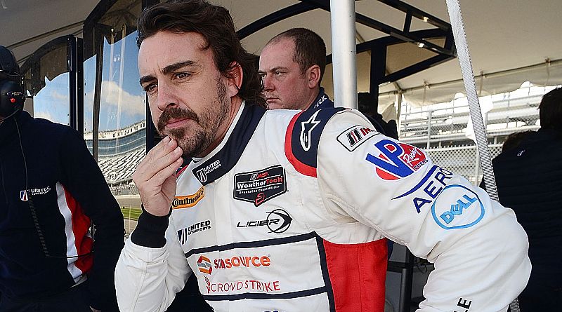 Una conversación entre Fernando Alonso y Nasser Al -Attiyah desvelada por el diario Marca ha disparado los rumores sobre una posible participación de Fernando Alonso en el Dakar. El piloto catarí ha reconocido a TVE los contactos con el asturiano.