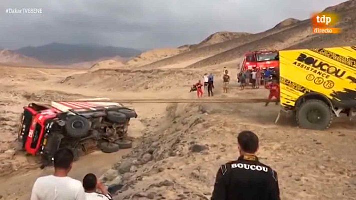 Así se rescata un camión accidentado en el Dakar