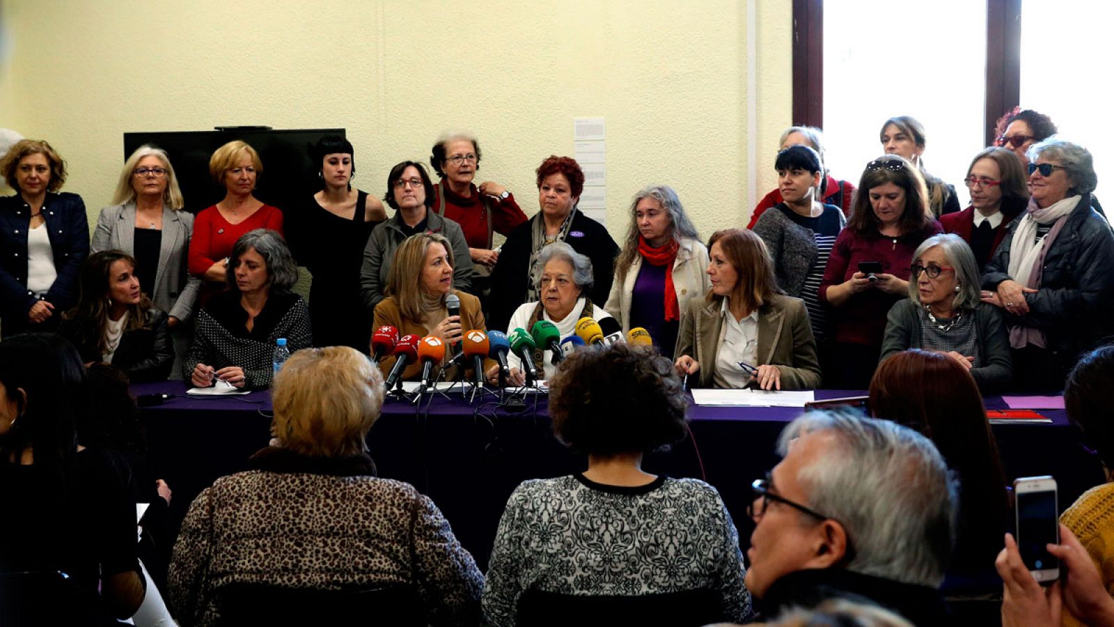 El movimiento feminista se moviliza contra VOX