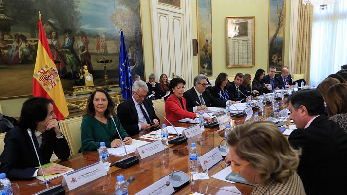 Telediario 1 - Los consejeros de Educación en contra de recentralizar