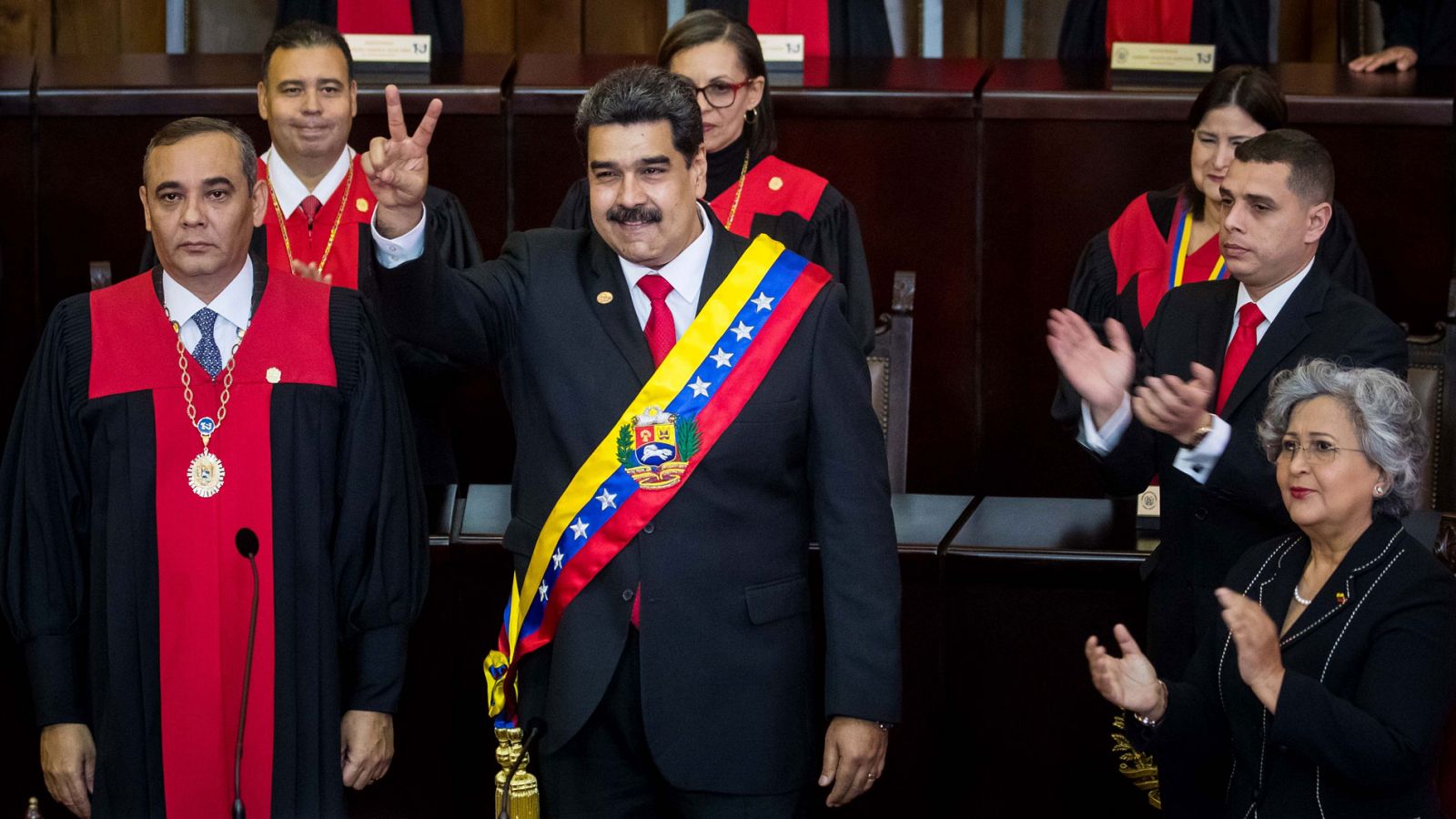 Maduro reivindica la legitimidad de su mandato durante la toma de posesión