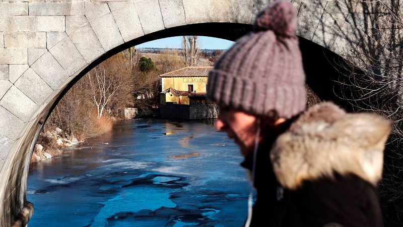 Las frías temperaturas de este jueves y viernes, que han alcanzado durante la pasada madrugada -11,3 ºC en Molina de Aragón (Gualajara) y Munera (Albacete) y -9,4ºC en Teruel capital, comenzarán a subir a partir de este sábado de forma paulatina hast