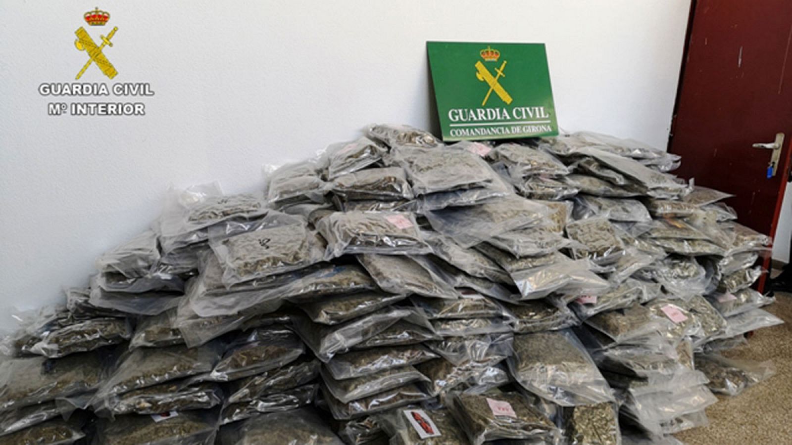 La Guardia Civil incauta 2.700 kilos de marihuana lista para consumir, el mayor alijo hasta el momento