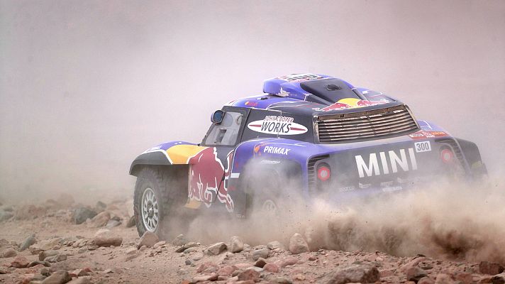 Telediario 1 - Dakar 2019 | Sainz se queda parado dos veces por problemas en sus ruedas
