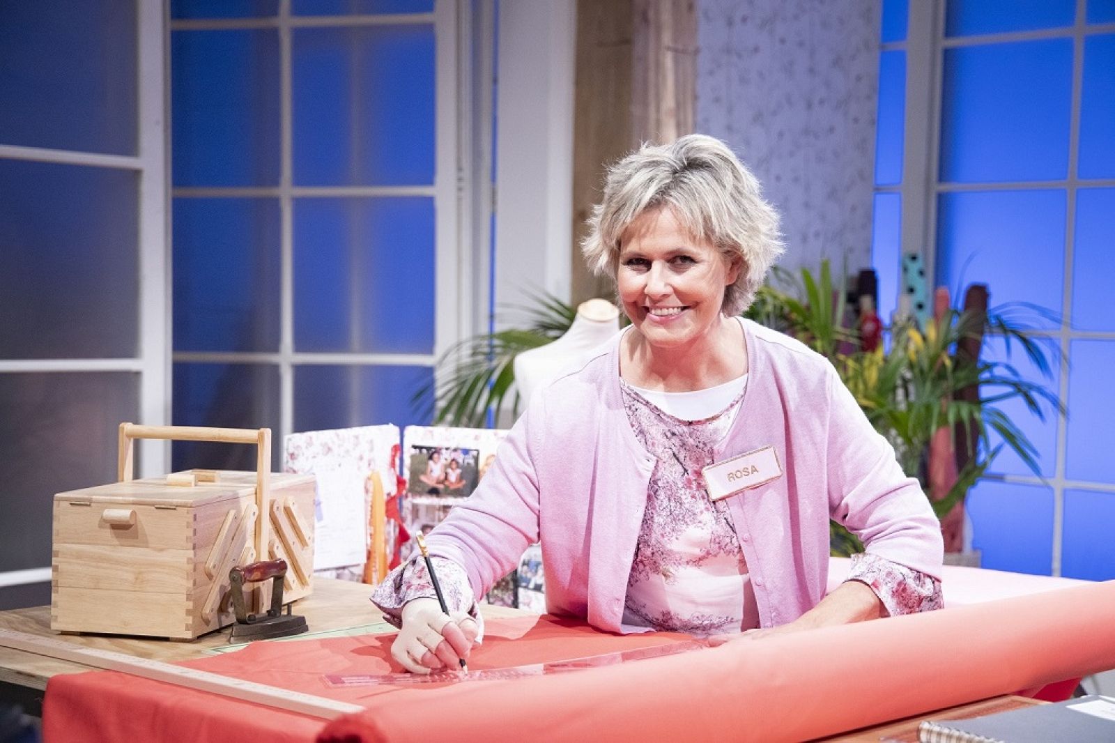 Maestros de la Costura - Rosa 51 años. Sevilla. Decoradora. | Ver