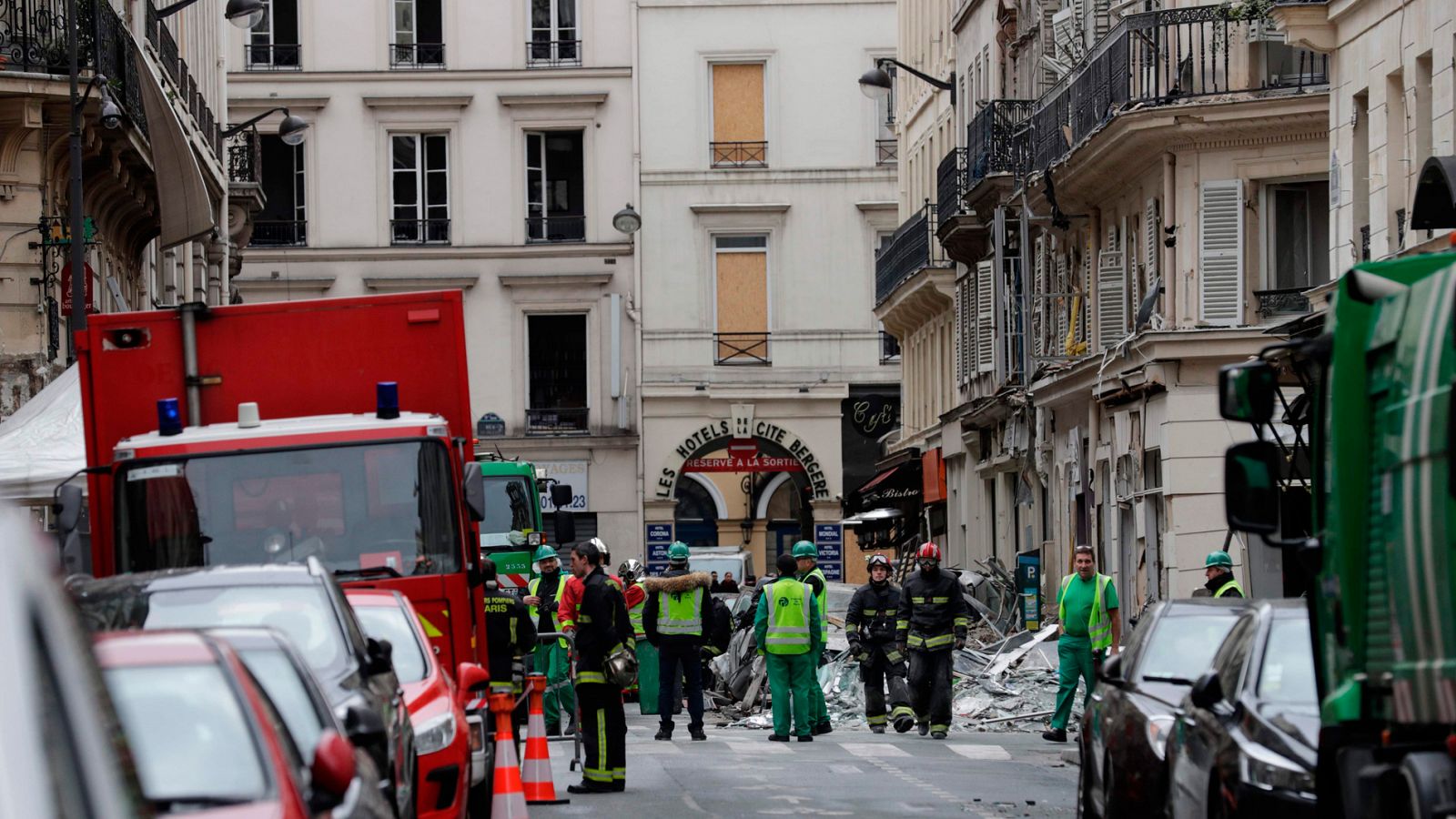 Telediario 1: Aumentan a cuatro las víctimas mortales de la explosión de la panadería de París | RTVE Play