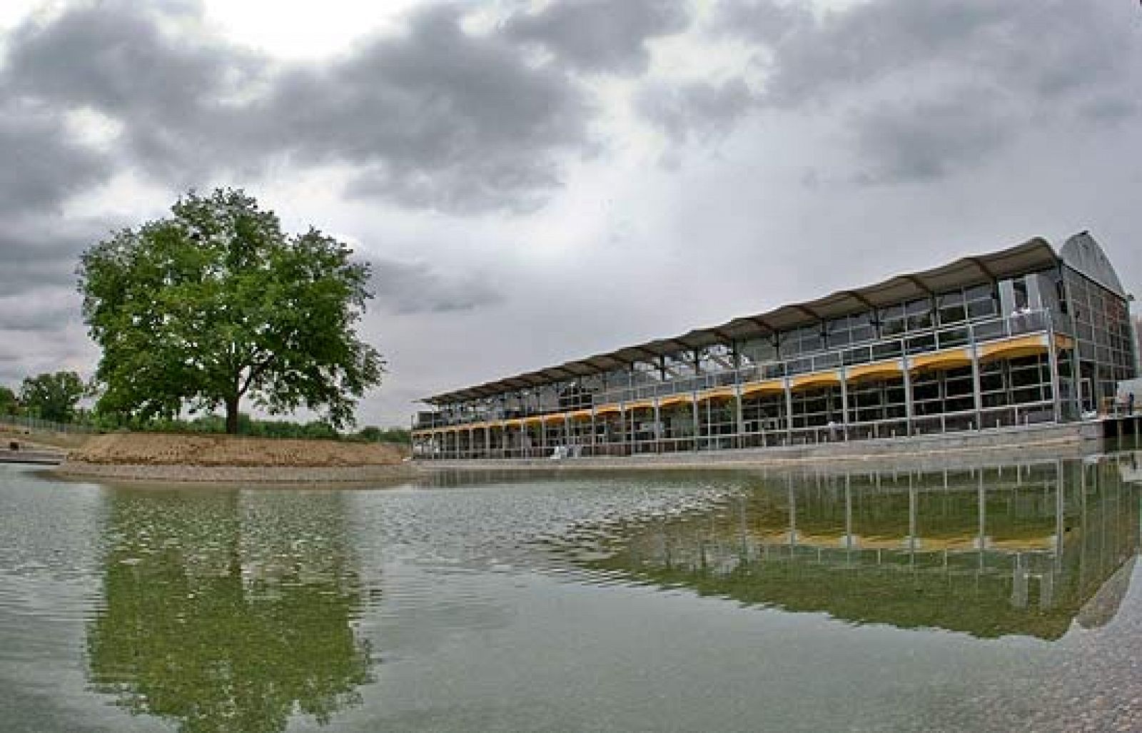 El Presidente del Gobierno, José Luis Rodríguez Zapatero, ha inaugurado esta tarde la 'Caja Mágica', donde se disputará el Masters 1000 de Madrid