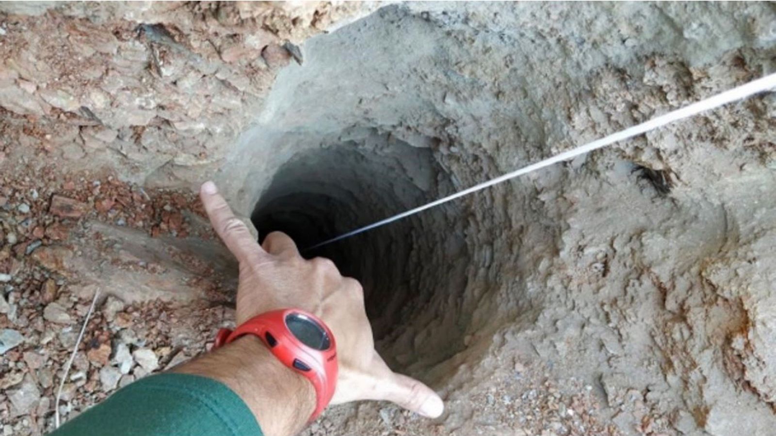 Los pozos para la prospección de agua como el de Totalán, en que ha caído un niño, son estrechos y profundos