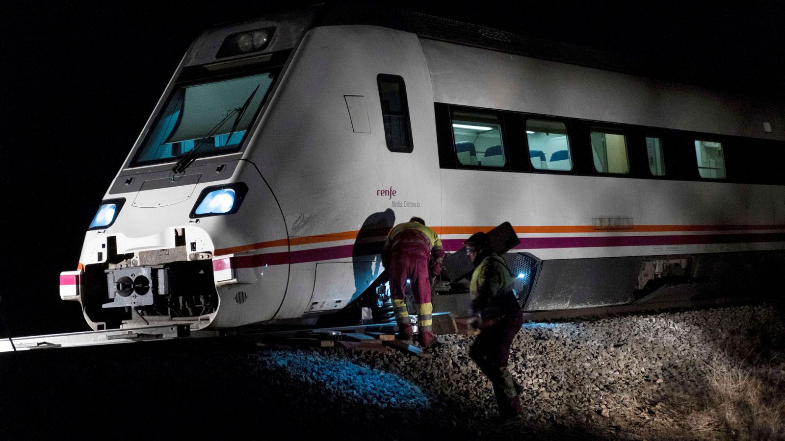 incidente tren Extremadura: Nuevo incidente en un tren de la línea a Extremadura al salirse de la vía - RTVE.es