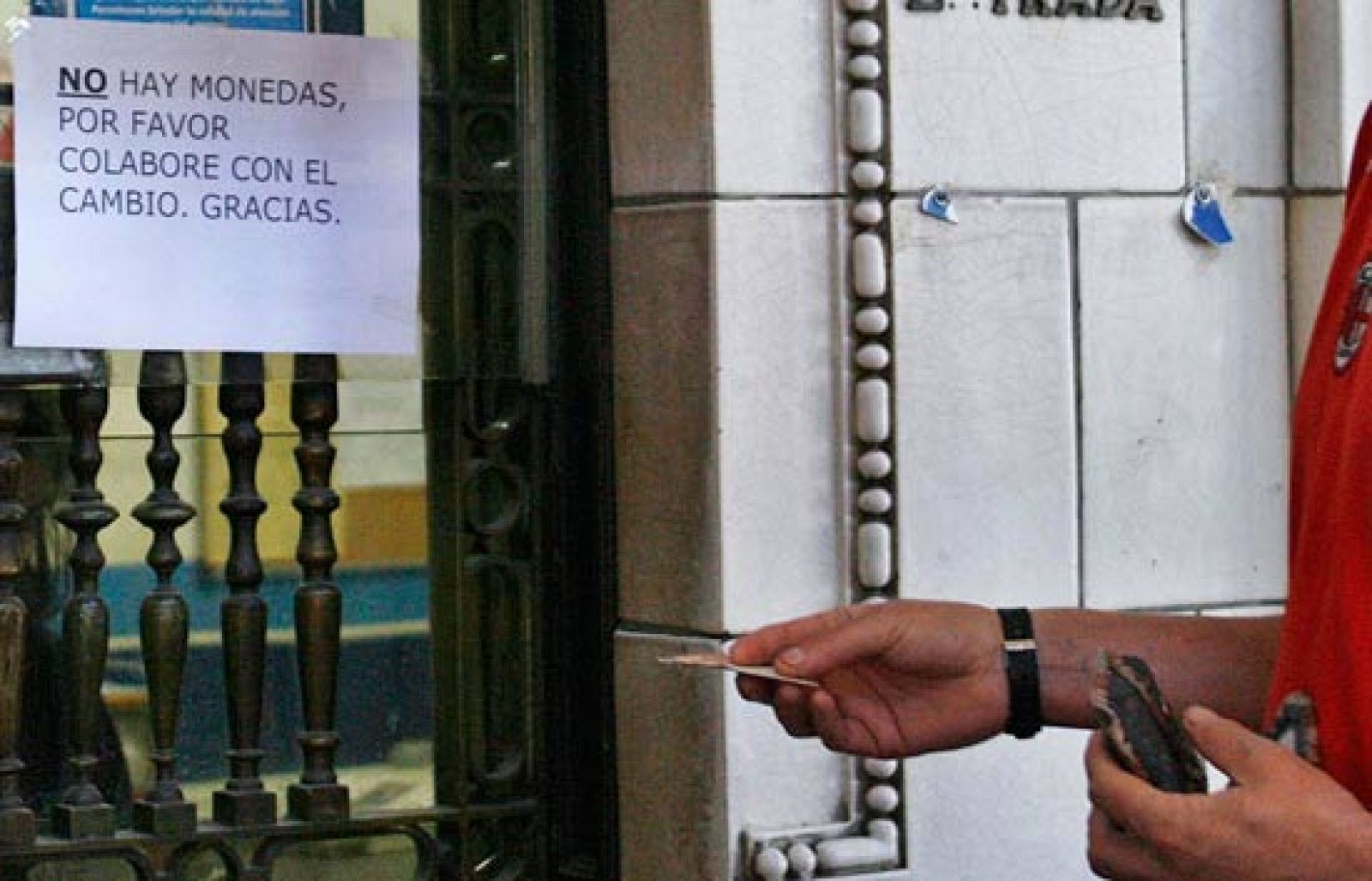 El dinero suelto escasea en Argentina | Ver