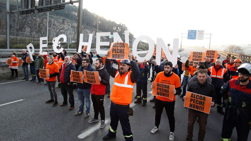 Los sindicatos y Alcoa alcanzan un preacuerdo que mantendrá el empleo hasta junio