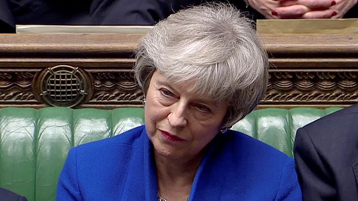 Telediario 1 - May supera la moción de censura planteada por la oposición