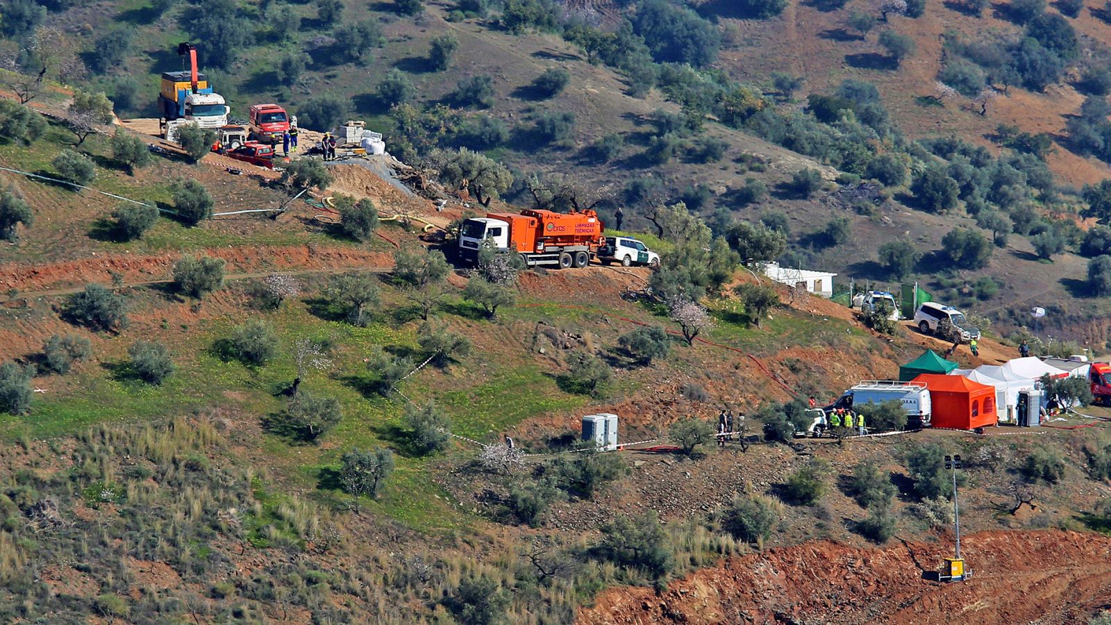 Los equipos de rescate de Julen aplazan la construcción del túnel horizontal por la inestabilidad del terreno