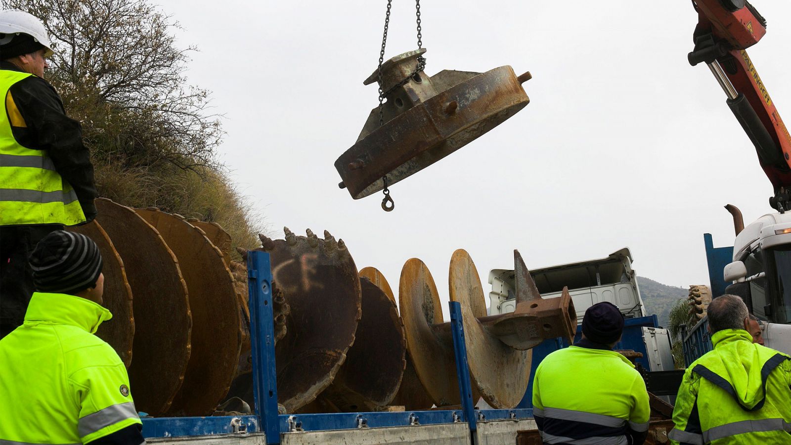 Comienzan a perforar el t�nel vertical para llegar hasta Julen