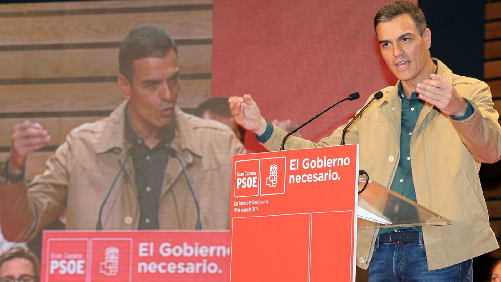 Desde Canarias Pedro Sánchez critica la vuelta al pasado del PP 