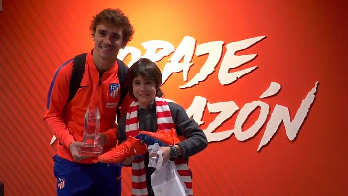 Telediario 1 - Josetxo, ganador de Masterchef Junior, cumple su sueño de conocer a la plantilla del Atlético