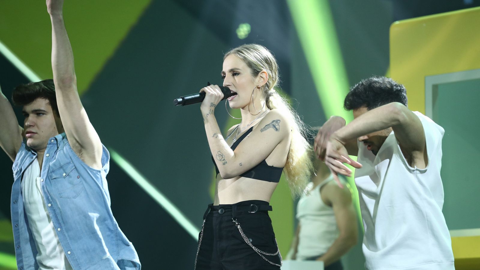 OT Eurovisión: María canta "Muérdeme"